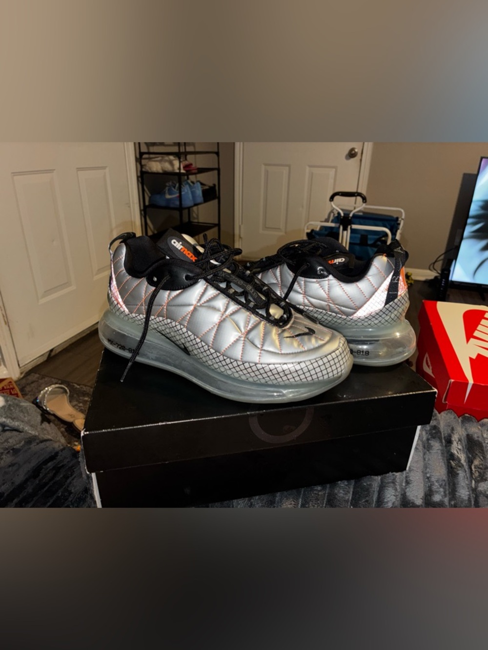 Nike Air Max 720-818 metallic silver